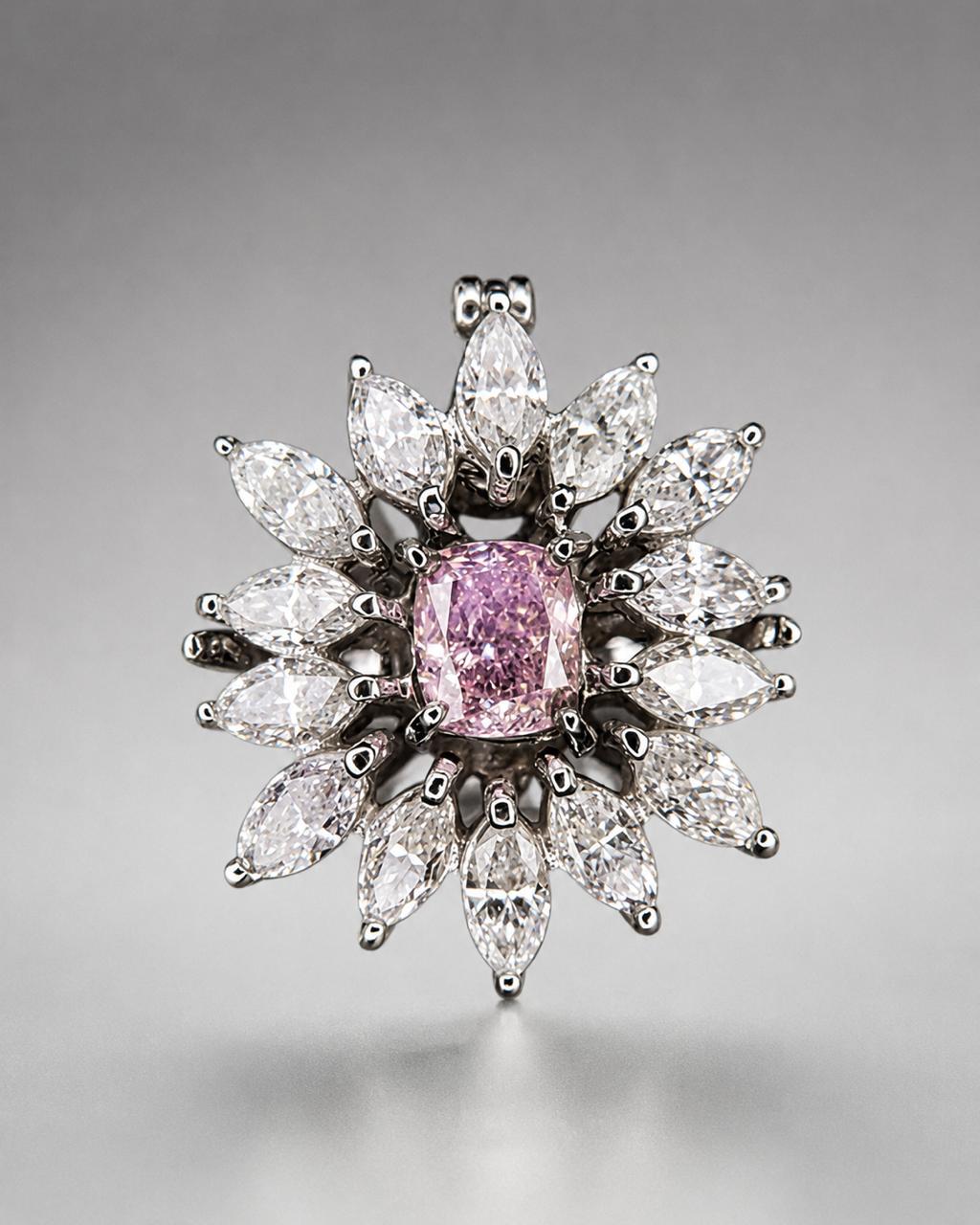 Pingente Divinita, diamante rosa central rodeado de marquises